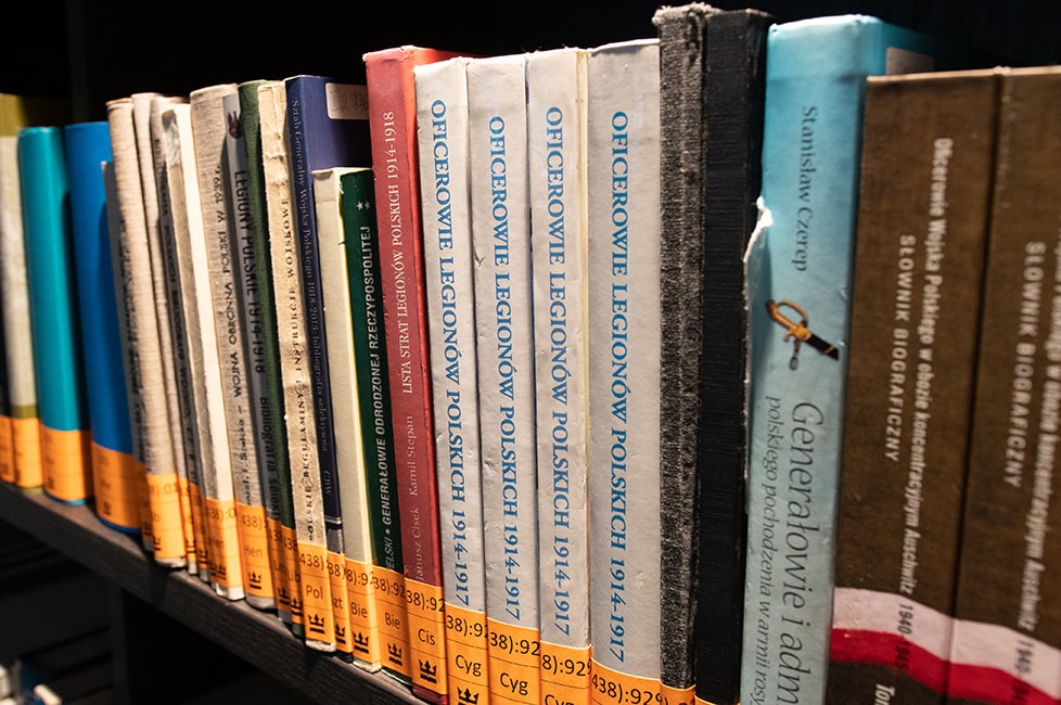 Zastosowanie Deskryptorów Biblioteki Narodowej w katalogowaniu publikacji z zakresu historii wojskowej