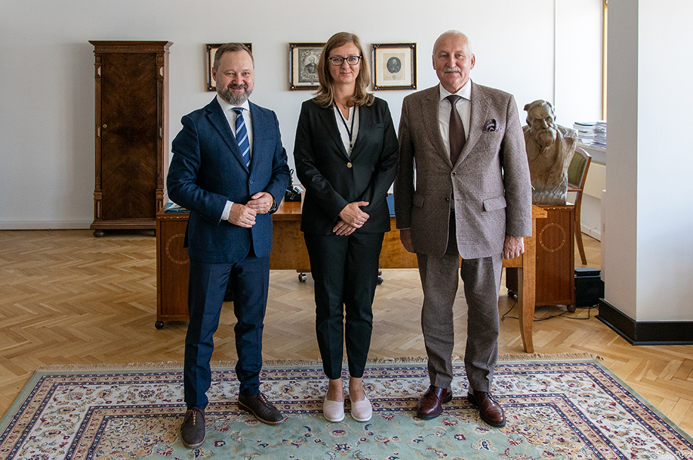 Wizyta marszałka województwa warmińsko-mazurskiego i dyrektor wojewódzkiej biblioteki publicznej w Olsztynie