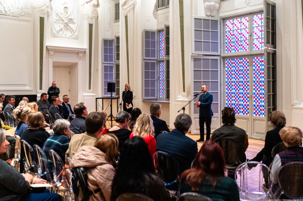 Uroczystość wręczenia okolicznościowych dyplomów przez dyrektora Biblioteki Narodowej