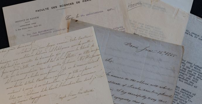 Powiększ obraz: Krystyna Piórkowska przekazała w darze Bibliotece Narodowej cenne listy