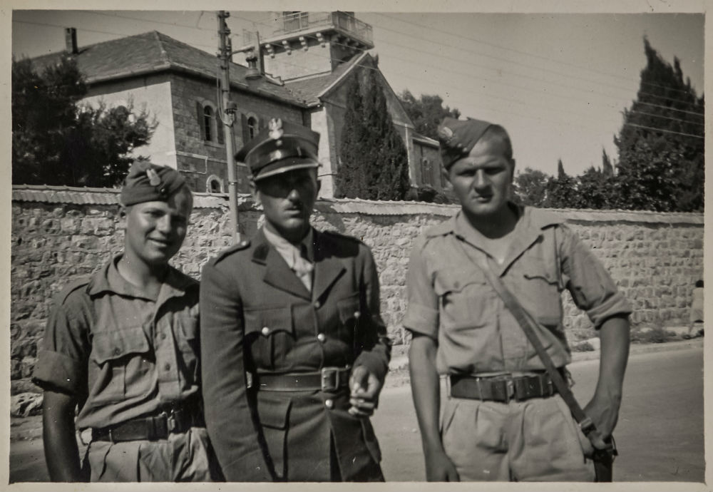 Gustaw Herling-Grudziński w Jerozolimie, maj 1942  Ze zbiorów Jana Chodakowskiego w Londynie, udostępnione za zgodą