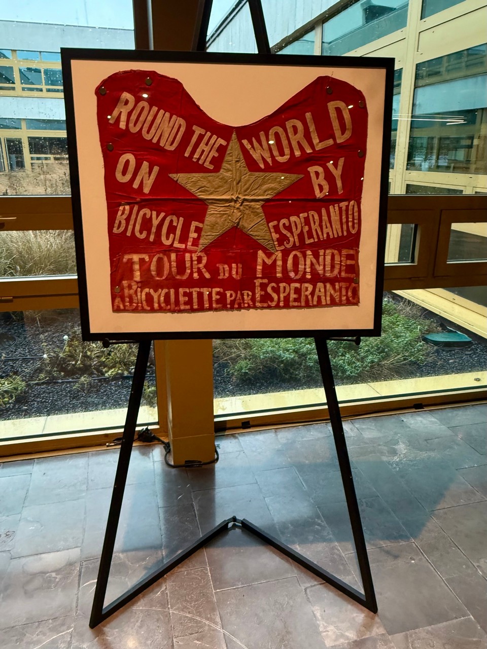 Transparent Luciena Péraire’a z&nbsp;podróży dookoła świata.